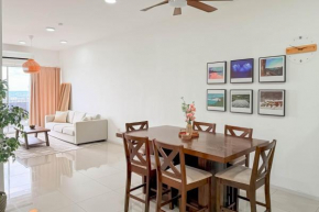 Sunset Ark Condo near Lake Garden with WiFi Netflix